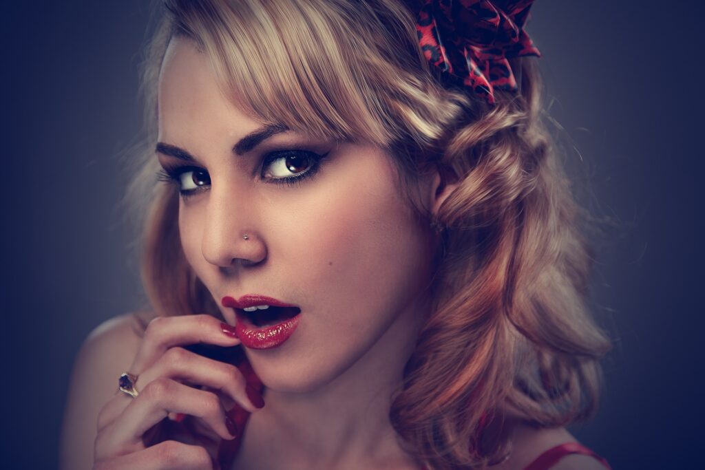 O Guia da Maquiagem Profissional em Casa: Como Ter um Acabamento de Estrela Gastando Pouco 821764 woman 660806 1920